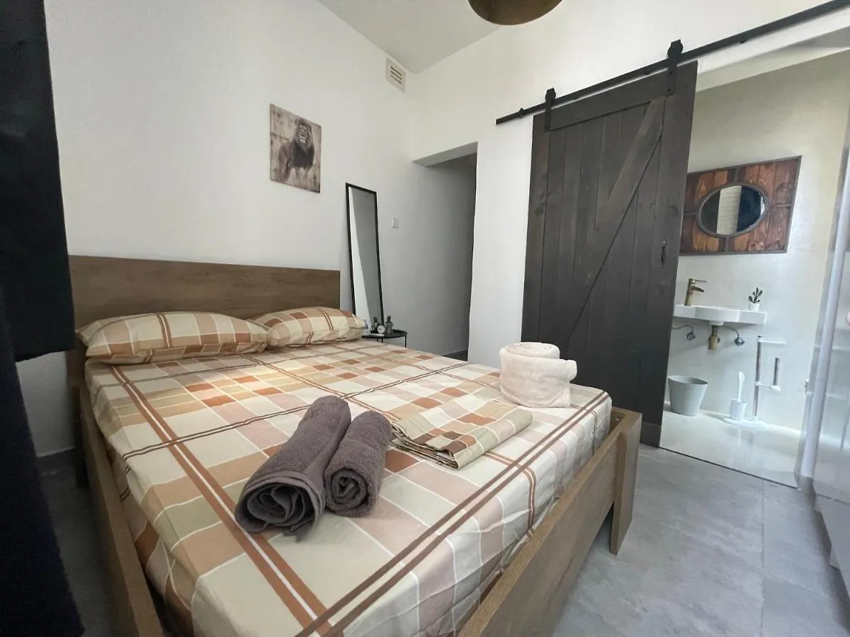 Industrial Cozy Retreat Gzira Apartment 0*,  Malta