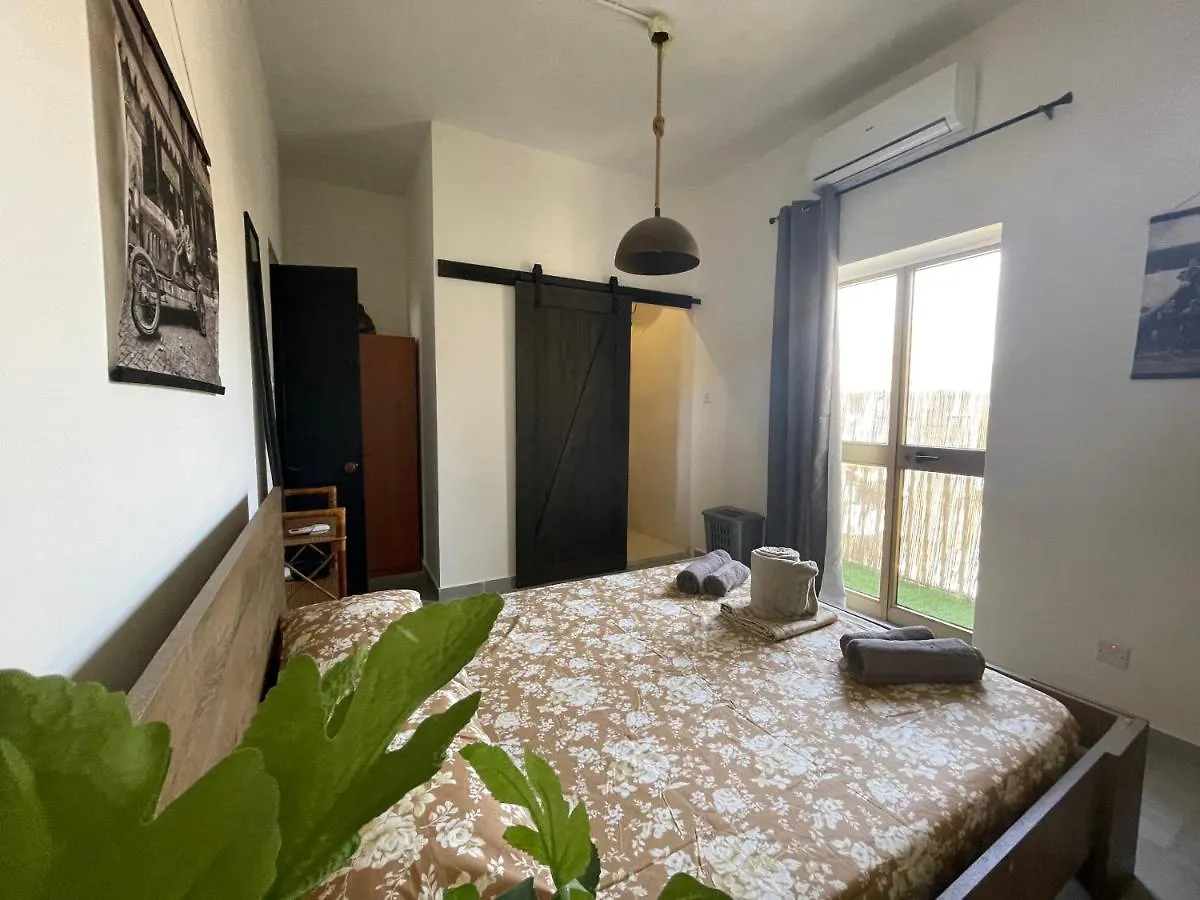 Industrial Cozy Retreat Gzira Apartment