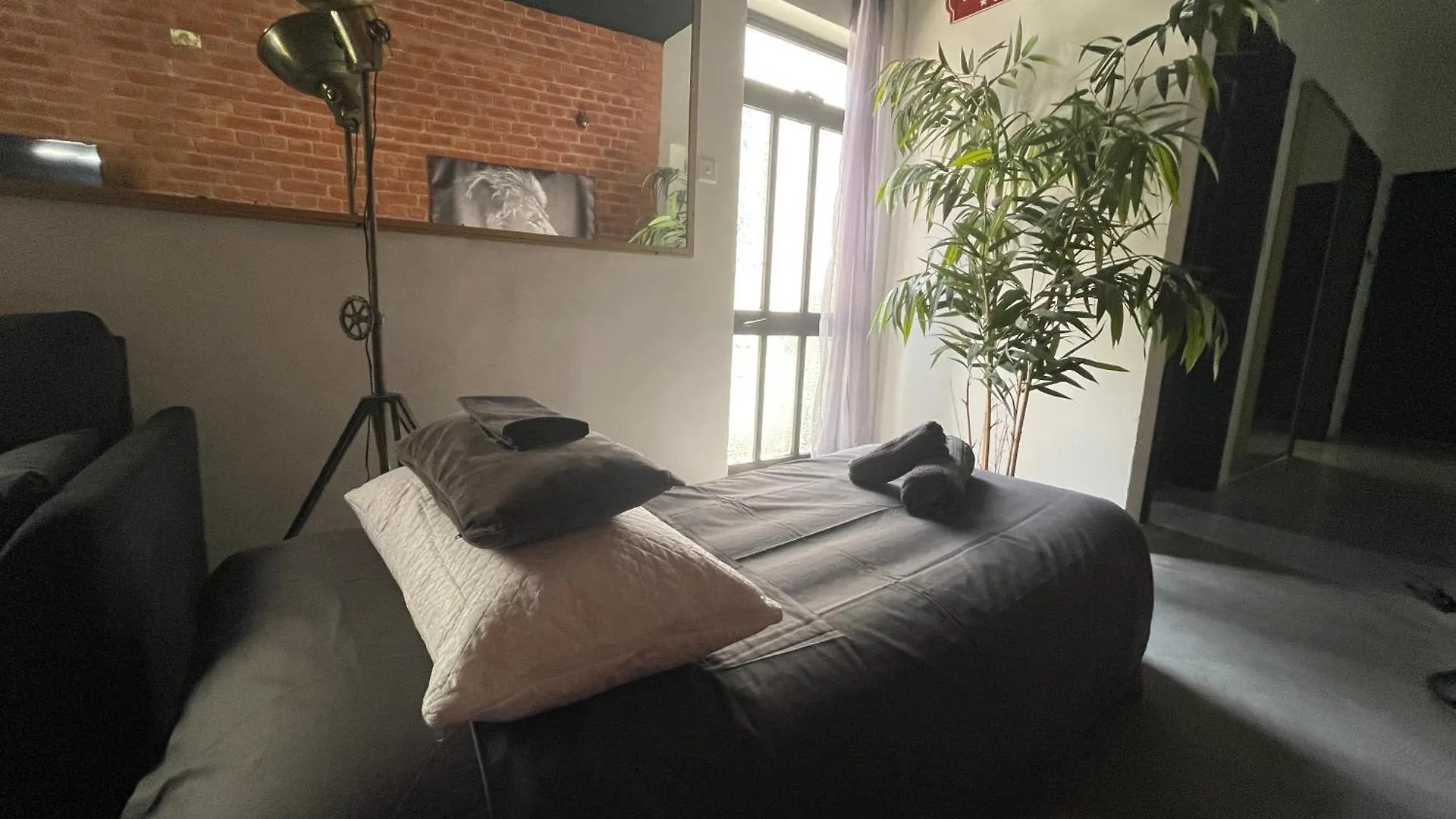 Industrial Cozy Retreat Gzira Apartment