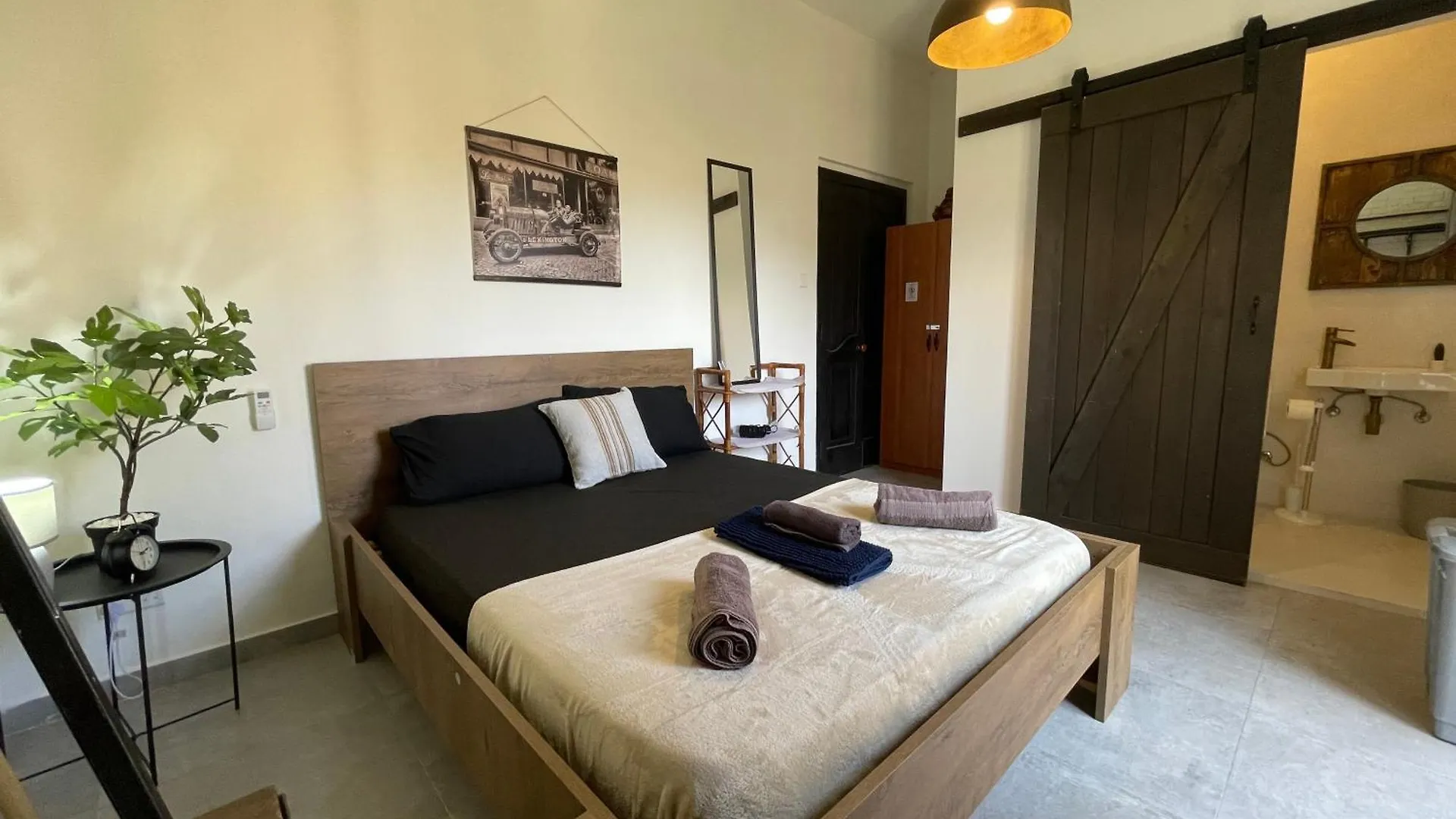 Industrial Cozy Retreat Gzira Apartment